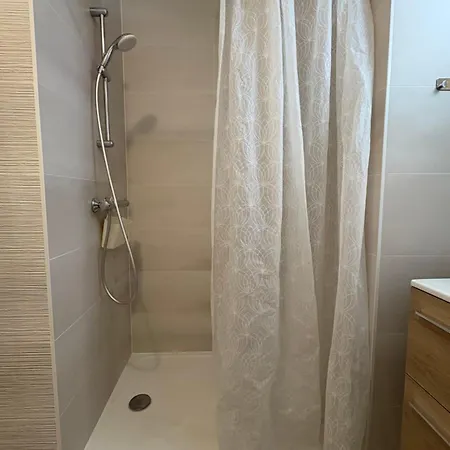 Petit Cosy Pres Du Centre *